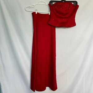 Zum Zum by Niki‎ Livas Red Two-Piece Formal Gown
